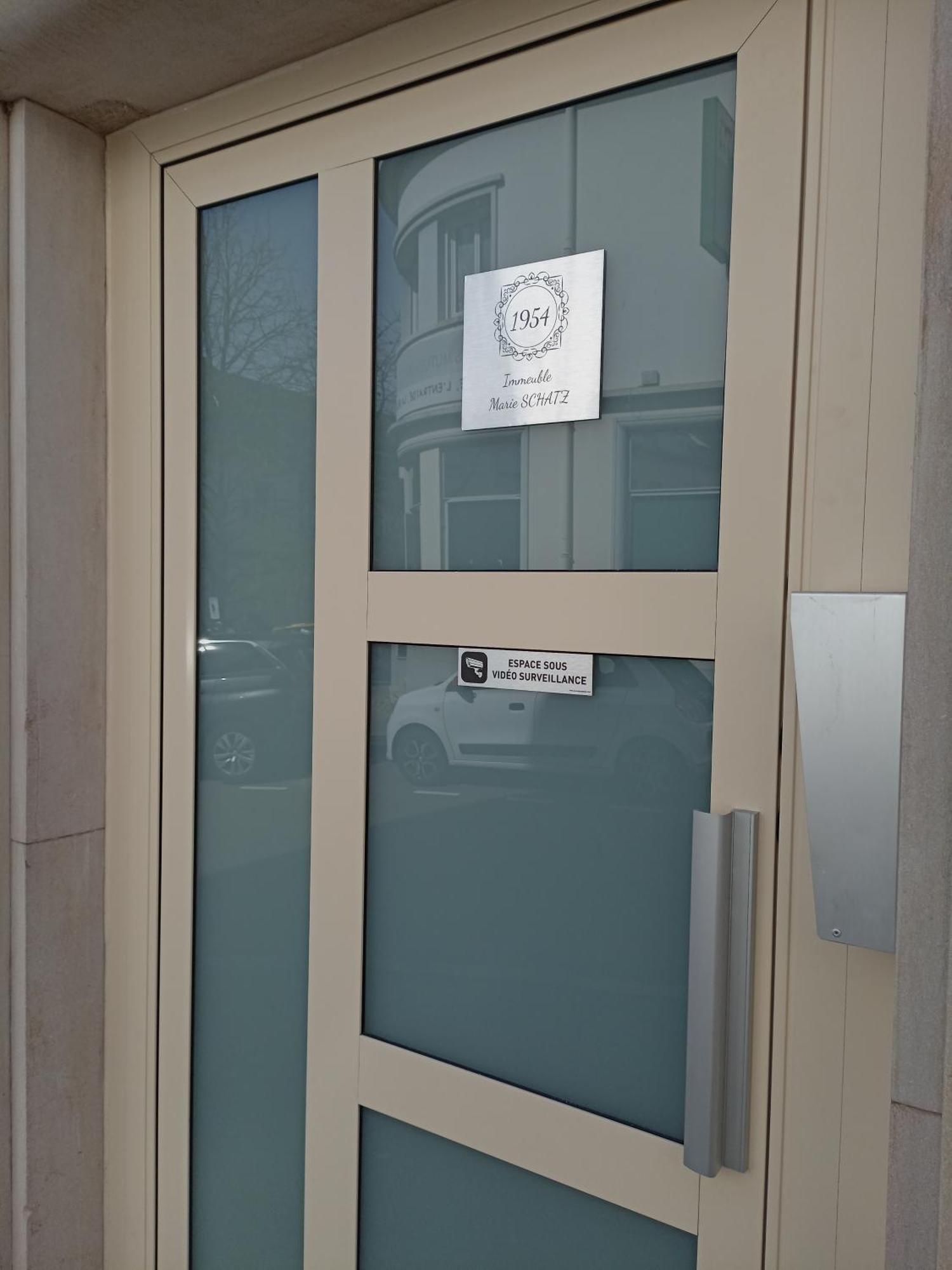 Chambre Meublee Au Coeur De Ville - Chez L'Habitant Le Creusot Luaran gambar
